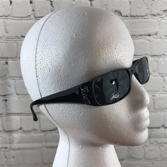 Women’s Black Frame Fashion Sunglasses - Picture 3 of 8